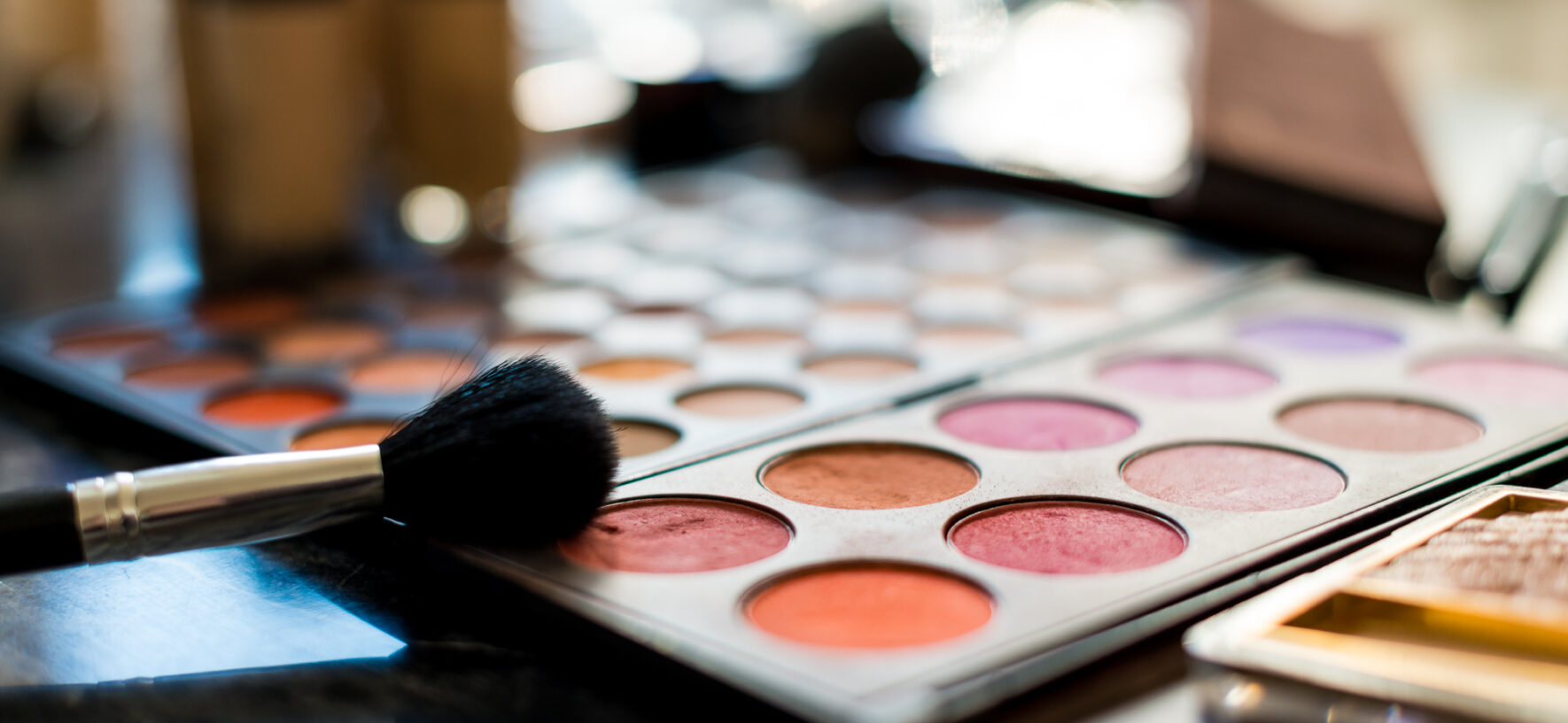 What Can You Do To Enhance Your Beauty With a Makeup Artist Course?