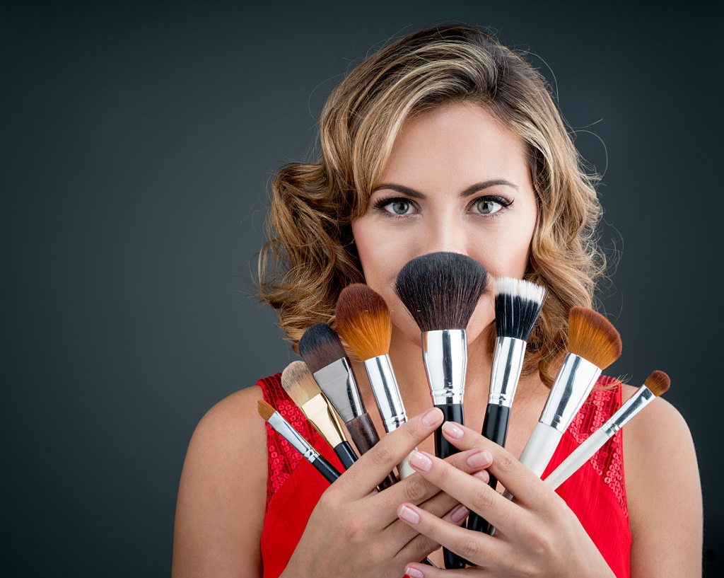 Why the Need to Hire a Professional Makeup Artist to avail Bridal Makeup: Know 5 top reasons