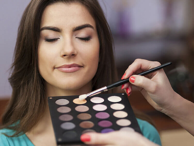 WHICH MAKEUP COURSES CAN GIVE UPLIFTMENT TO CAREER?