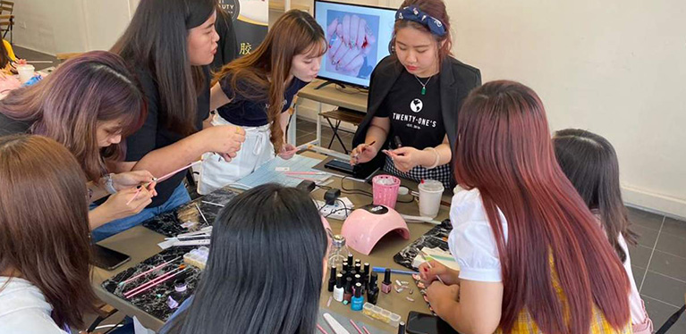 What Are the Benefits of Pushing a Nail Art Course?