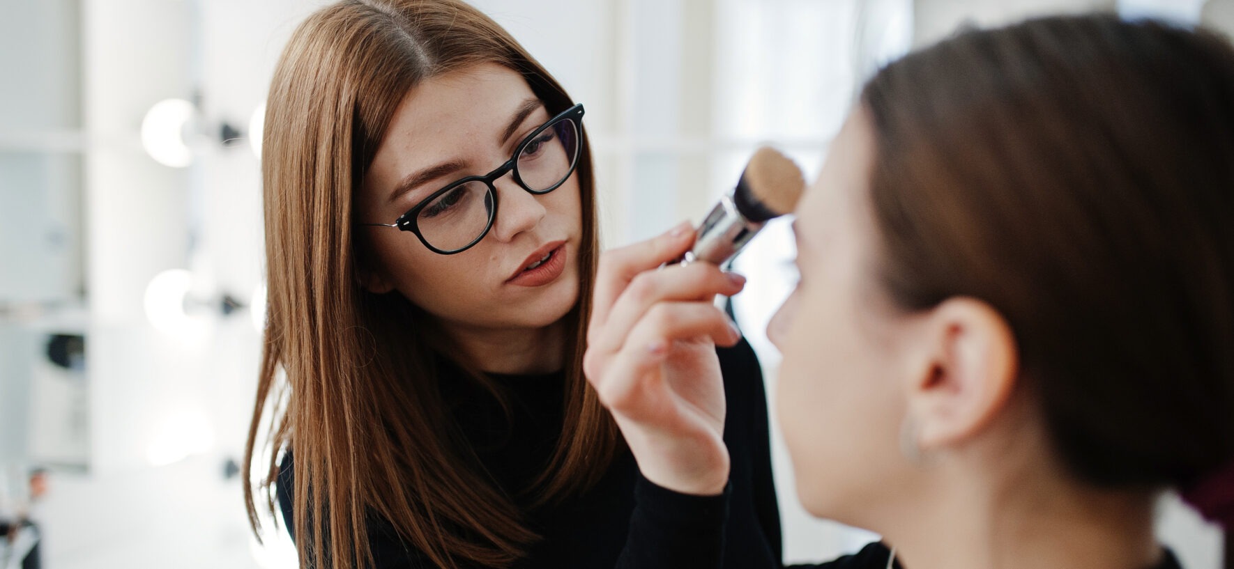 How to choose an ideal makeup artist