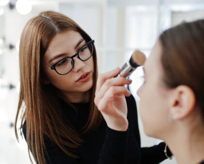 How to Choose an Ideal Makeup Artist -MBMmakeupstudio How to Choose an Ideal Makeup Artist -MBMmakeupstudio