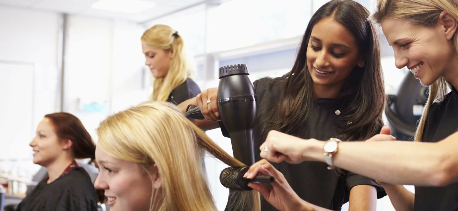 How Can You Enjoy a Career in a Professional Hairstyling Course?