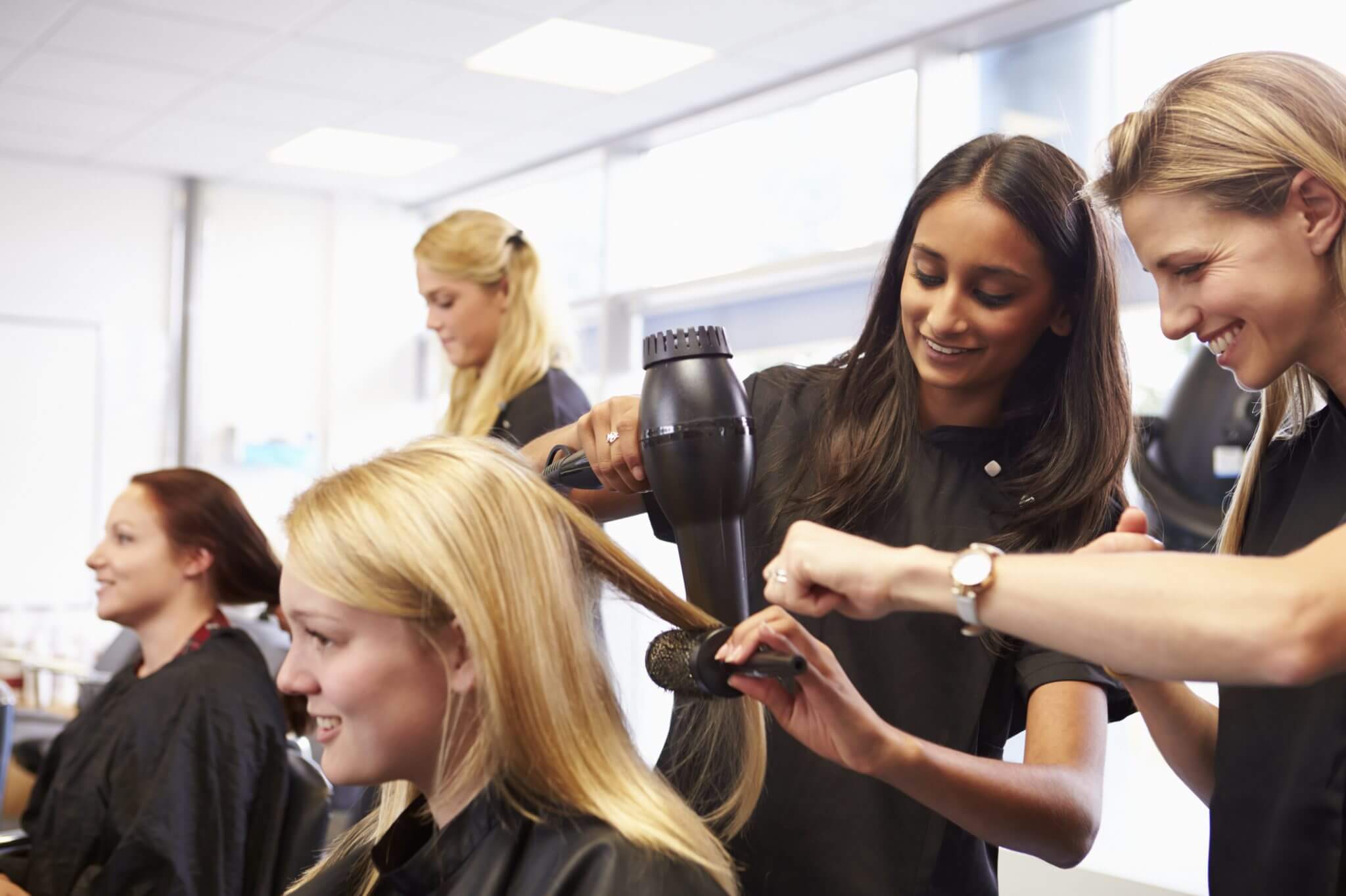 How Can You Enjoy a Career in a Professional Hairstyling Course (1)